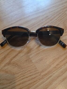 Foster Grant Tortoise Shell Polarized Sunglasses